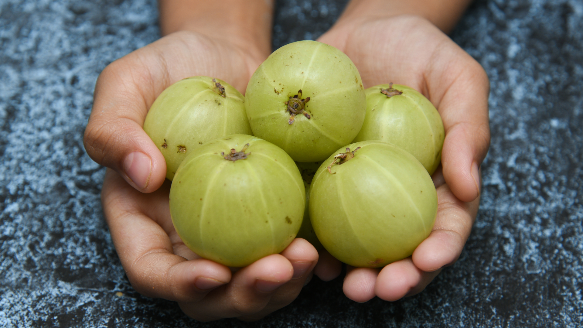 Natural Amla Hair Oil 2